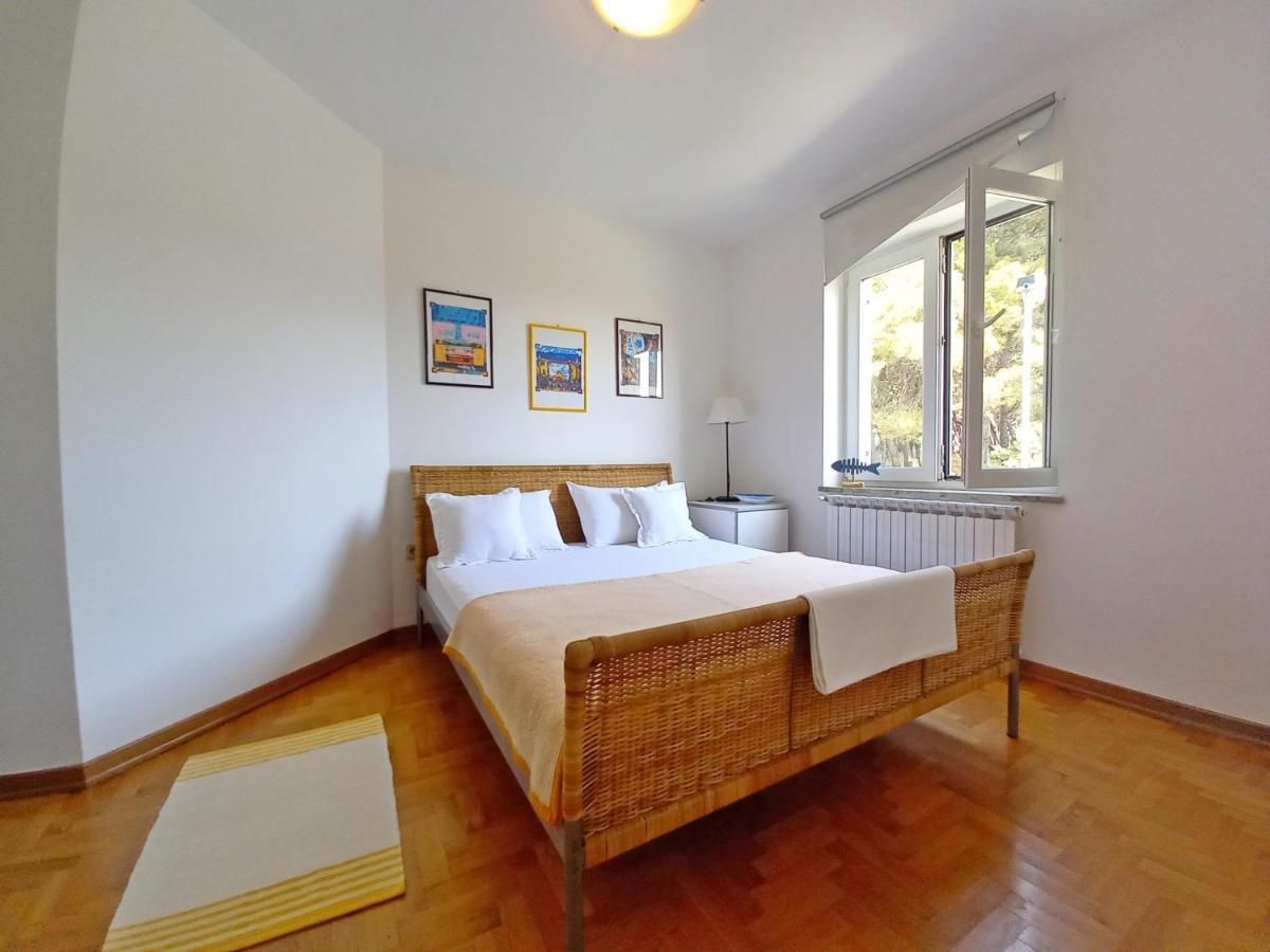 Apartment Lungomare Pula Exteriör bild