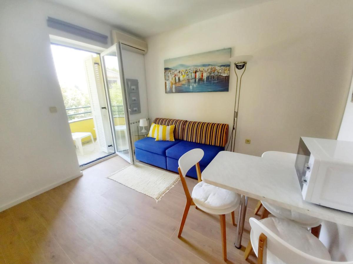 Apartment Lungomare Pula Exteriör bild