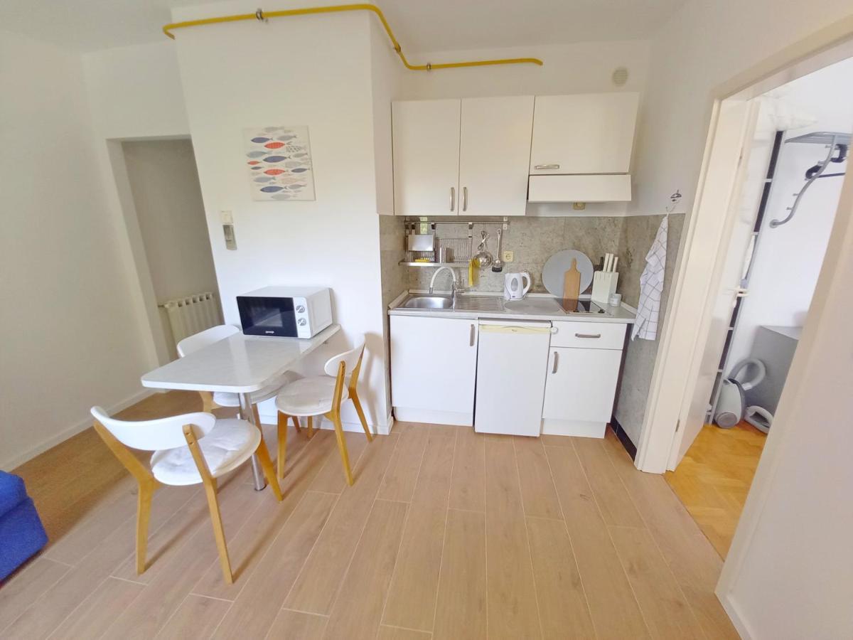 Apartment Lungomare Pula Exteriör bild
