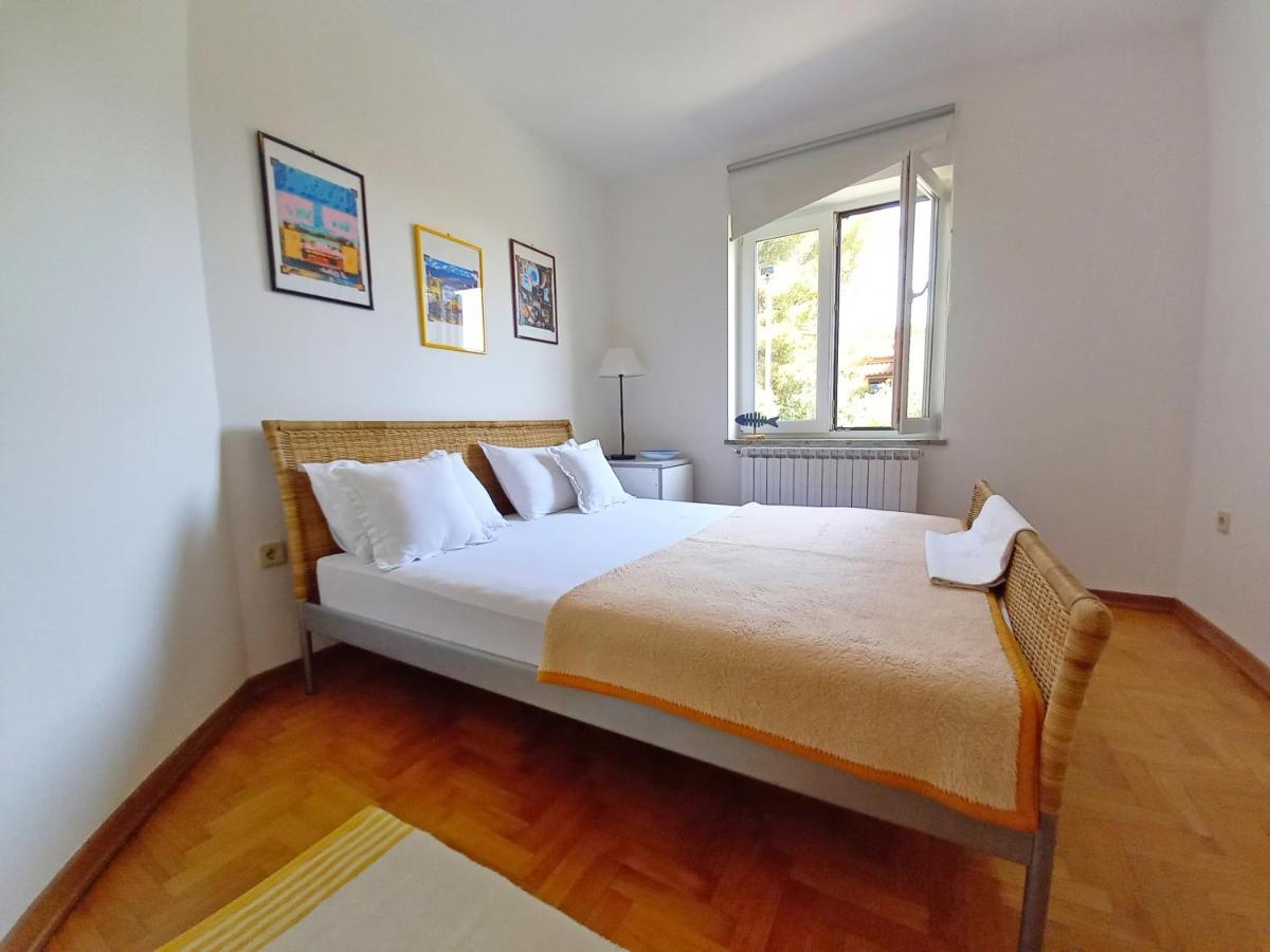 Apartment Lungomare Pula Exteriör bild